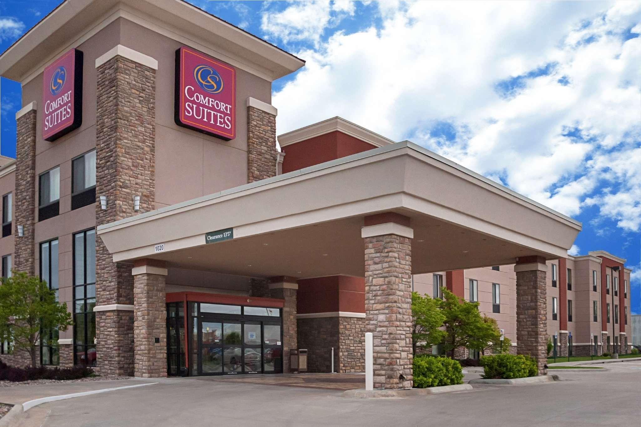 Comfort Suites Manhattan Exterior photo