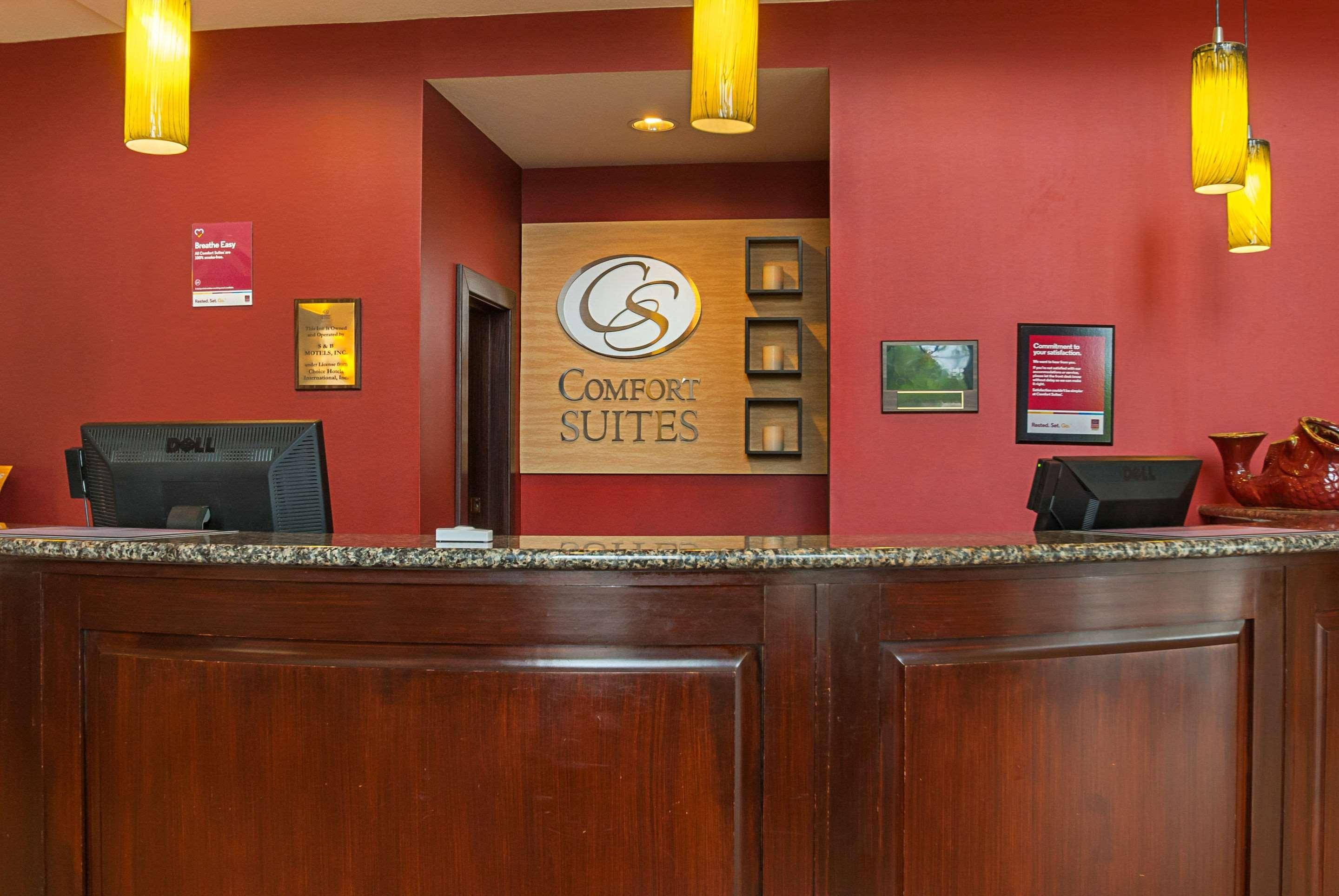 Comfort Suites Manhattan Exterior photo
