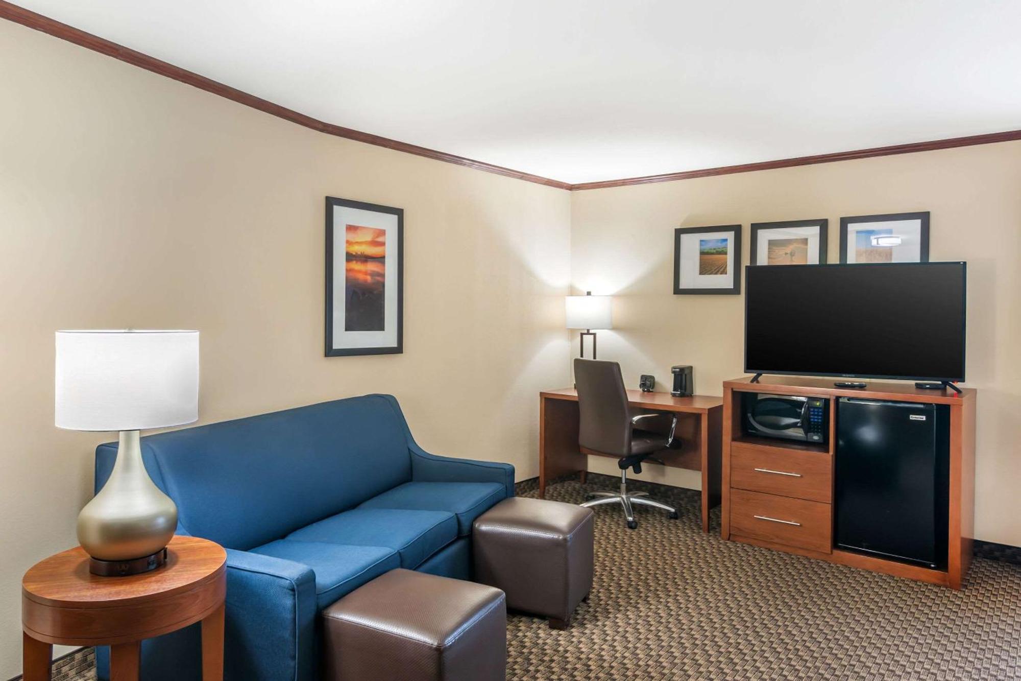 Comfort Suites Manhattan Exterior photo